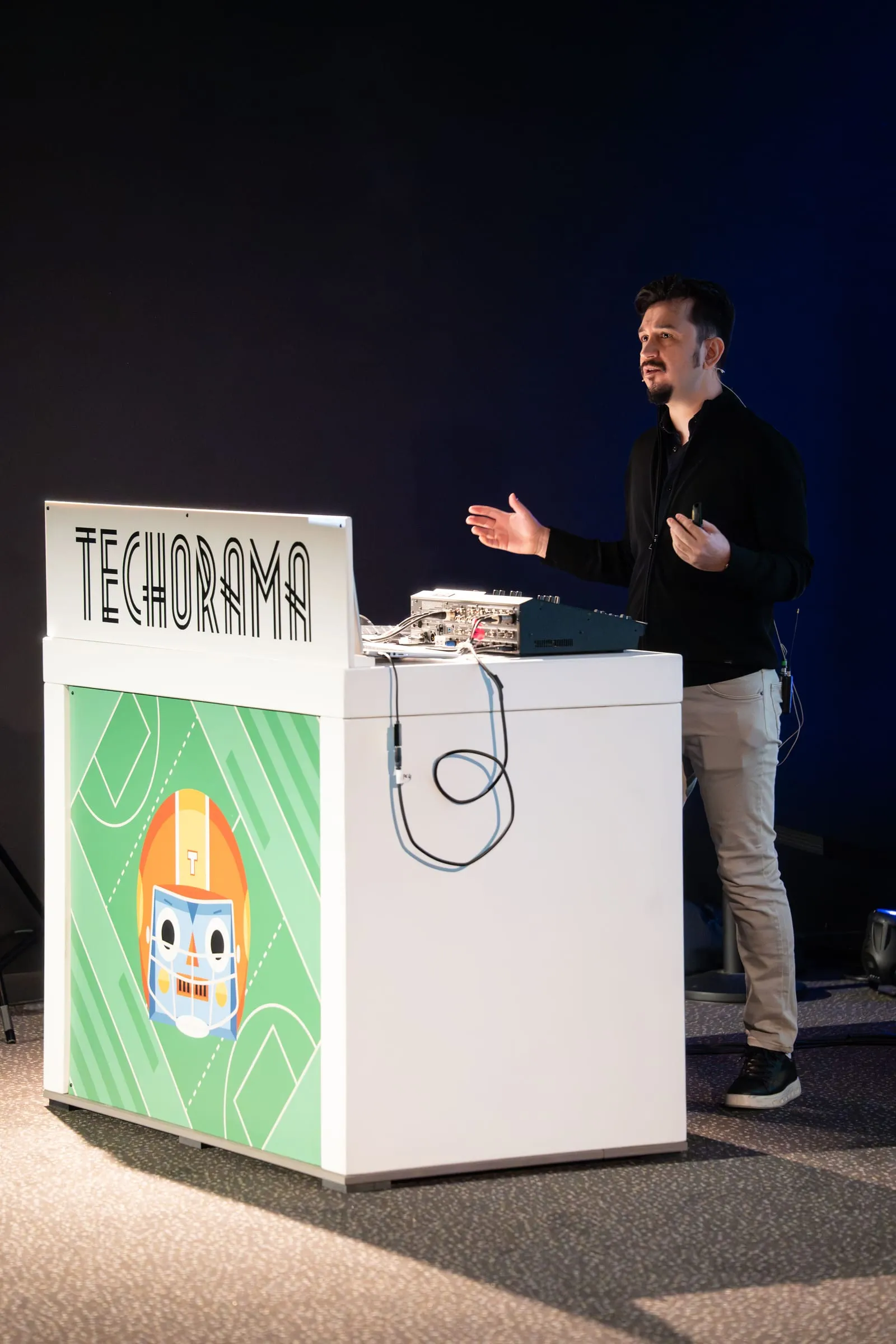 Halil İbrahim Kalkan on stage beside the Techorama podium